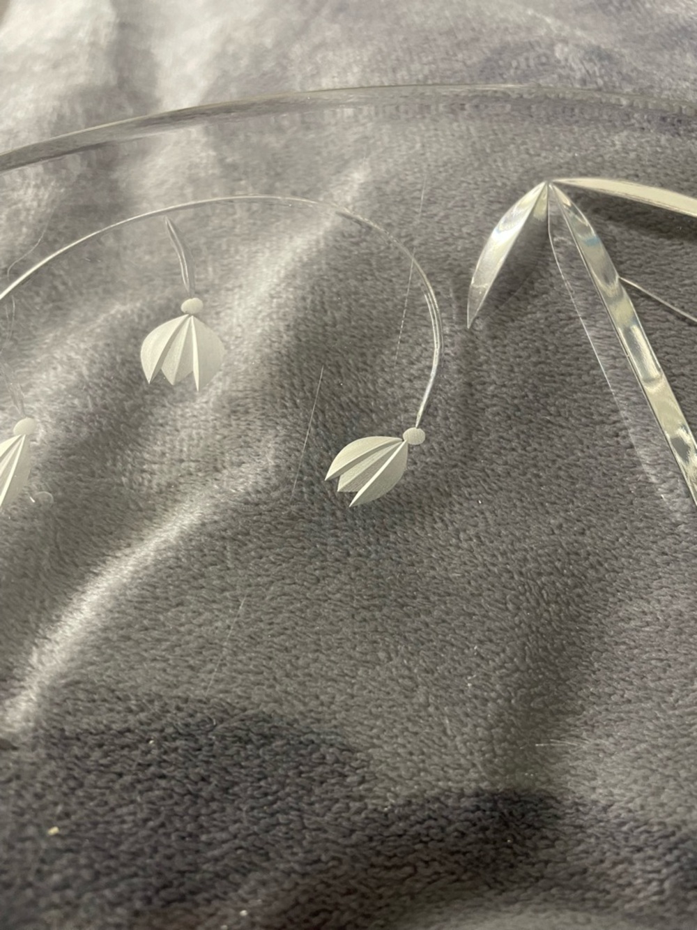 Tiffany & Co. Clear Etched Glass Serving Charger with Floral Motif - Picture 4 of 6